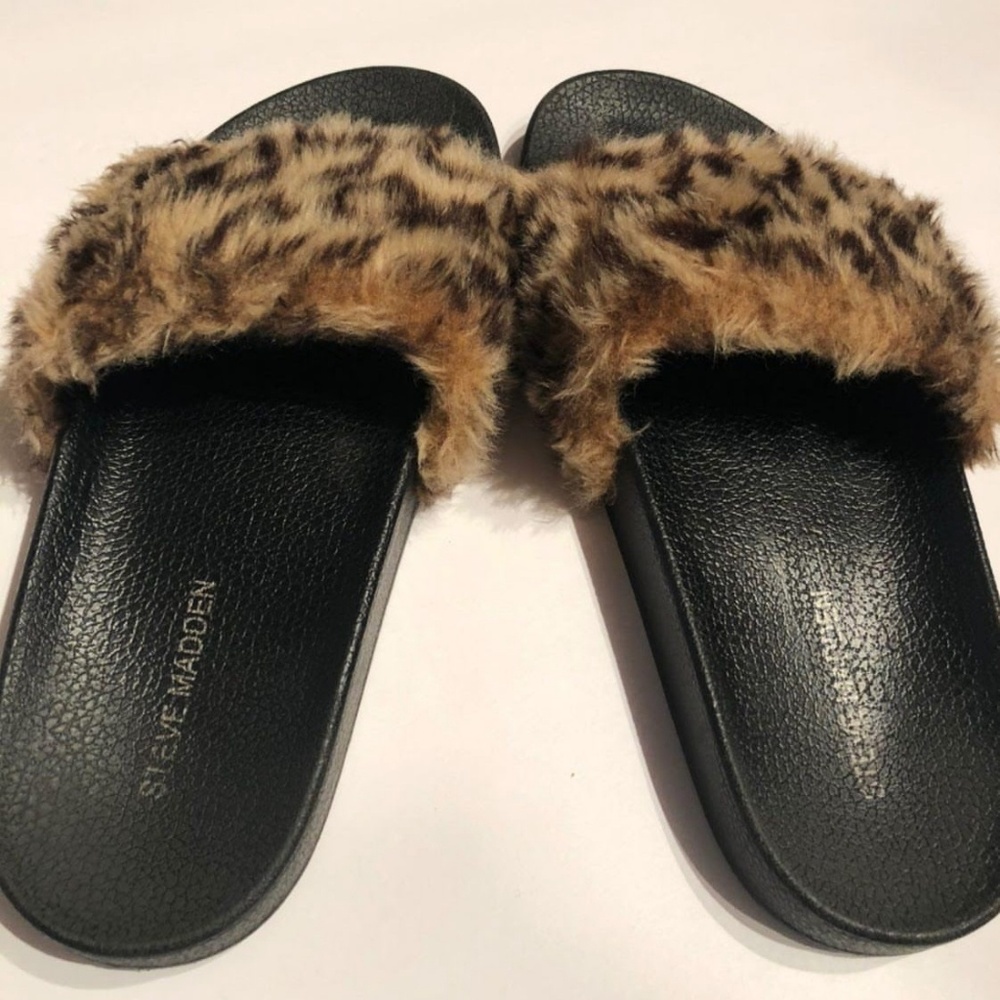 Steve Madden furry leopard print slides| size 8